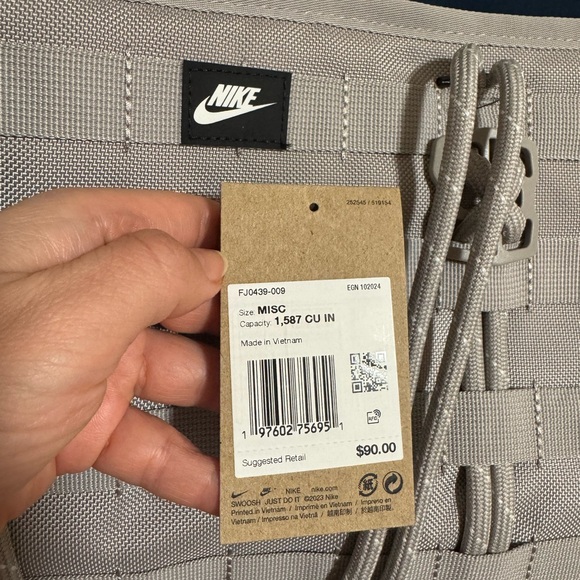 Nike RPM (26L) Gray Tote Bag (used once, like new) - Picture 9 of 9